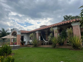 Casa colonial hermosa divisa a 1 45 h de Medellin